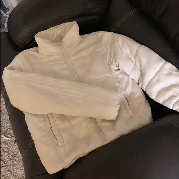 Abercrombie & Fitch - Super Soft Lightweight Puffer - Off White - Picture 3 of 3
